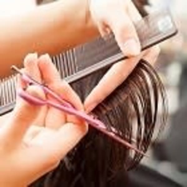 『小顔フォルムと顔まわりの小顔ディテール術』・『シルエット・クセ・毛量を補正する骨格補正術』のカット|HAIR HOSPITAL ANOUCHICA