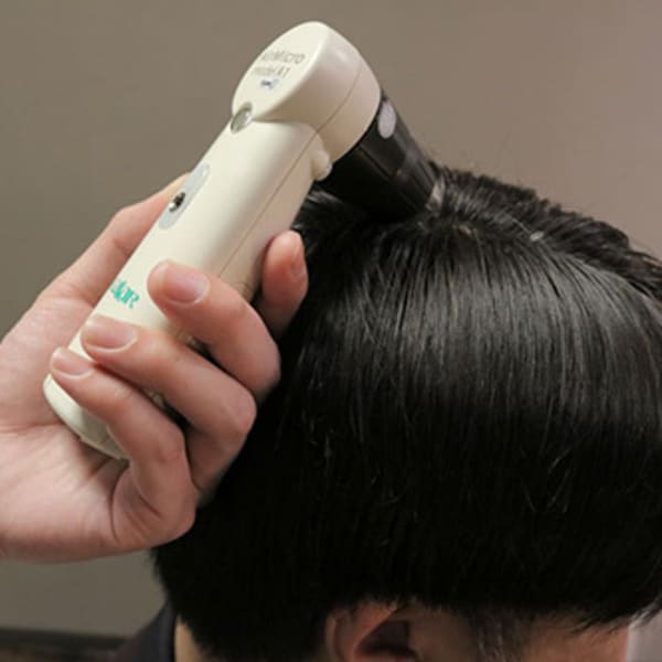 頭皮・毛髪をカウンセリング、イオン導入の効果で血行促進と育毛効果、人気の育毛スパコース |【メンズヘアサロン】SiGN