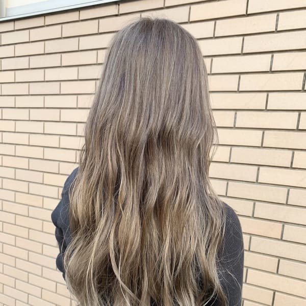 一人一人の悩みに合わせた最高品質「Aujua」・淡い発色が人気の「イルミナカラー」導入★|reve by first