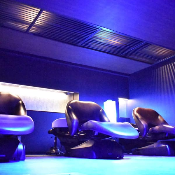 【自慢のフルフラットシャンプー】深海を意識したブースで心地よいスパ体験を・・・|hair make O/S