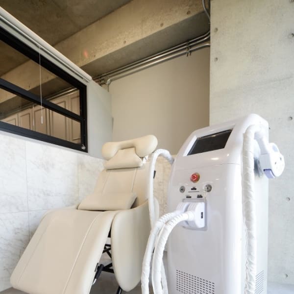 最新型マシン&完全個室で安心の脱毛メニュー|HOL