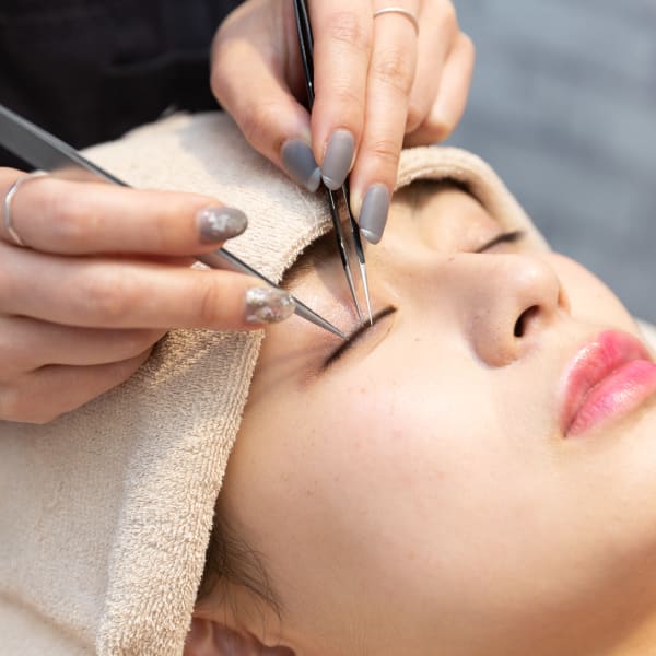 【MAQUIA EYELASH COSME】マキアオリジナルブランドの商材を使用|MAQUIA 札幌大通店