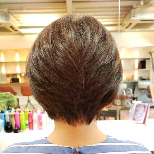 どの角度からも形がきれいな、メリハリのあるショートスタイル|parc.