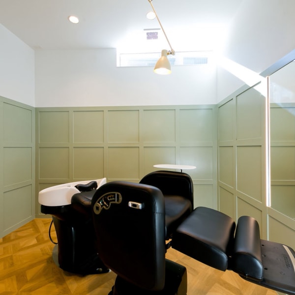 <ご新規様歓迎！！>柔らかいふんわりとした質感が魅力的のナチュラルストレートヘアへ♪|CALMIA.，