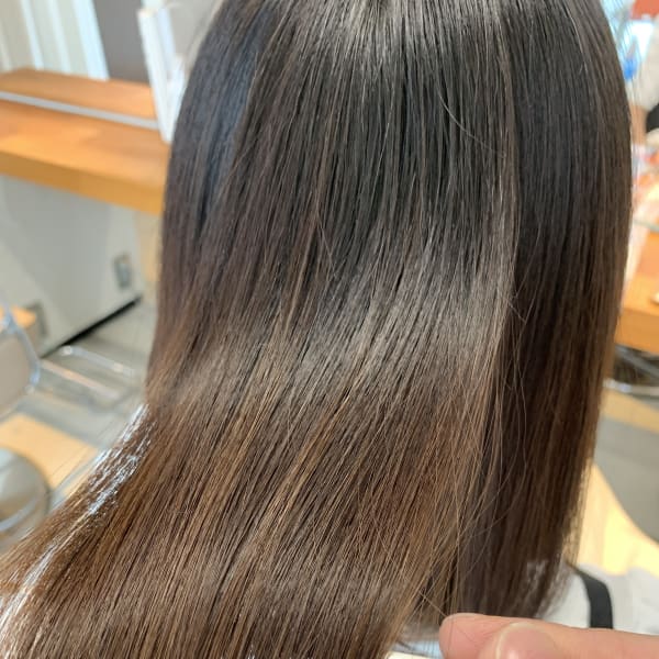 TVなどで話題の【髪質改善トリートメント】や【ケアトリートメントストレート】が自慢のサロン♪|HaKU