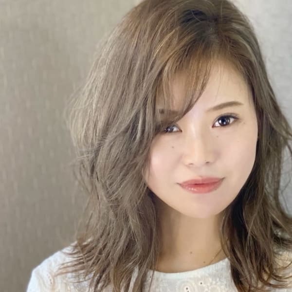 大人ナチュラル×スタイル☆お客様に合わせたごまかさないカット技術！毛先に合わせた動きのあるヘアに|HERBY