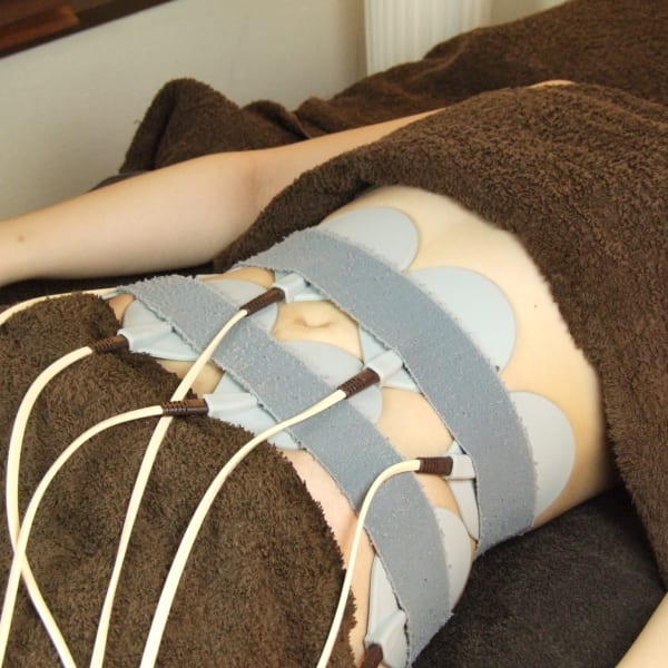 【筋肉運動EMS45分＋リンパマッサージ15分】60分14300円|腸もみ&痩身美肌エステ CHARIS銀座