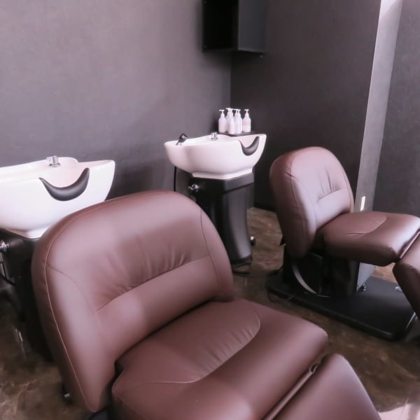 フルフラットシャンプー台による極上ヘッドスパ|attrait