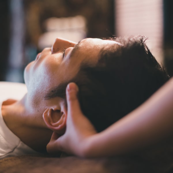 【当日予約歓迎☆彡】思わず眠ってしまう気持ち良さ・・・♪絶妙な力加減にきっとうっとりします！|新宿ヘッドスパ専門店 MOMU SPA