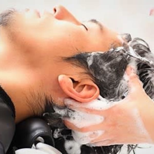 心身ともに疲れやストレスを感じている人や頭皮のべたつき、抜け毛、毛髪のハリコシがなくなってきた人に|LINGKARAN Homme Hair