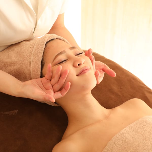 【個室完備☆彡】エステティシャンのオールハンドの手技にうっとり♪モチモチの素肌美人へ・・・♪|エステティック RAYVIS 銀座店