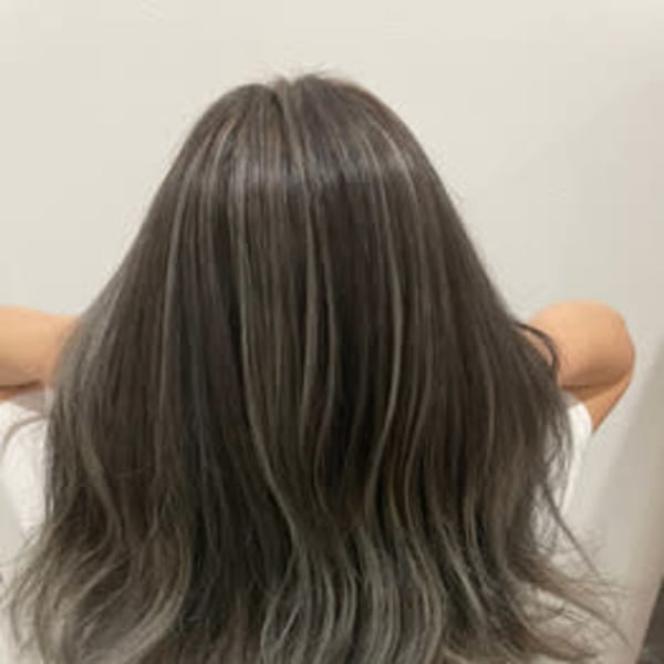 【バレイヤージュ、ハイライト、インナーカラー】遠方に行かなくて大丈夫!地元で可愛くデザインカラー|CREA hair urban 本店