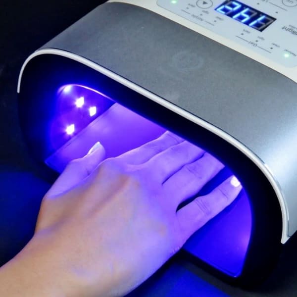 コロナ禍で大活躍のケアマシーン♪エイジング機能も併せ持つ優れた1台♬|A-Nail Salon PLAKA1 FLagShip