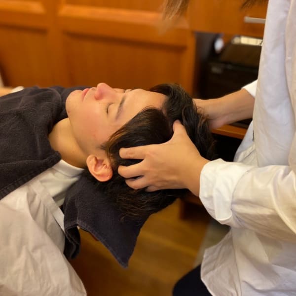 【日頃のお疲れを癒す極上ヘッドスパ】|Y's BARBER GINZA LOUNGE