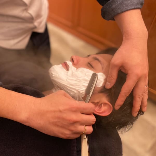男前度があがる！？【出来る男の身だしなみ☆ミストシェービング】|Y's BARBER GINZA LOUNGE
