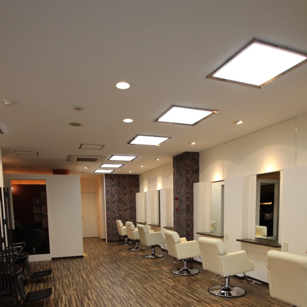 お客様同士の間隔の広い、リラックスできるサロン|affetto