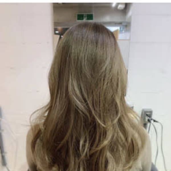 髪に優しい薬剤使用で負担の少ない柔らかい質感を実現★|MOOL hair 武庫之荘店