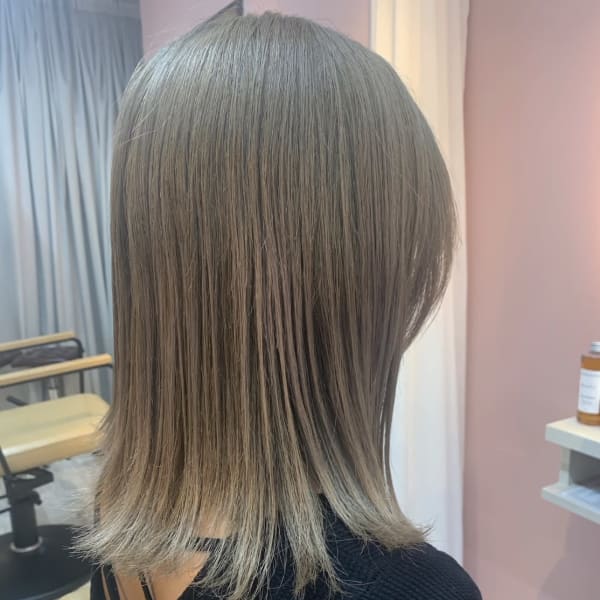 《駐車場あり》ダメージレスにこだわり、あなたの髪を潤いあふれるツヤツヤな髪へと仕上げます♪|03 eim