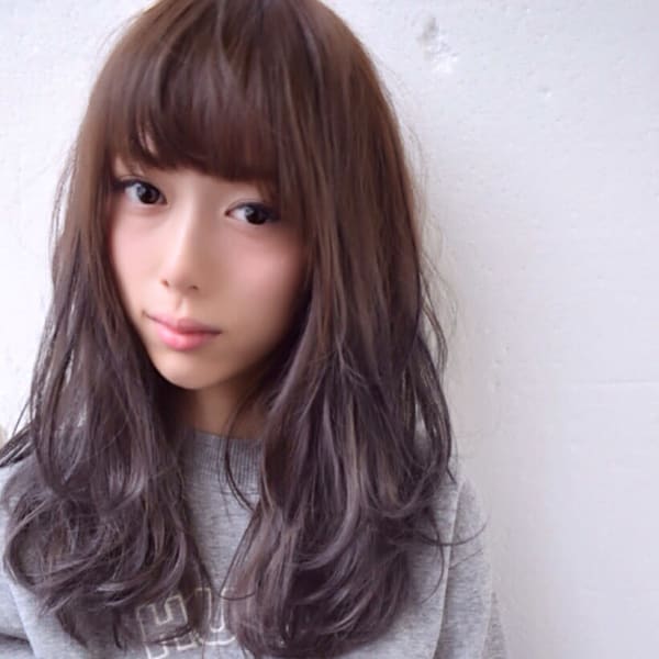 傷ませたくない！中間～毛先の部分には低刺激の微アルカリカラーを使いわけ♪ツヤのある髪色に |moon je je