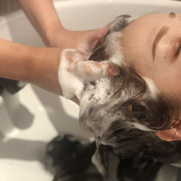 〈健康な髪は頭皮から〉個室空間×こだわりのヘッドスパが好評♪根元のハリ・うねり・パサつきなどを解決◎|美容室CANNON 目白本店