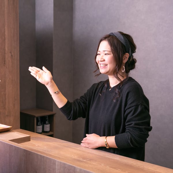 マンツーマンで丁寧な施術と接客で対応するので、一人ひとりのお客様の髪に寄り添えます。|縮毛矯正と髪質改善の美容院 SMuK