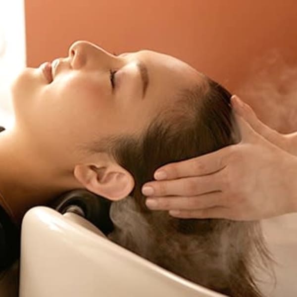 《オススメ》好評☆【極上アロマヘッドスパ】フルフラットのシャンプー台でリラックス♪|EHACO hair&spa