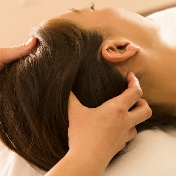 タイ式爽快ドライヘッドマッサージで頭の疲れも心の疲れもスッキリ!|痩身リンパ リナル