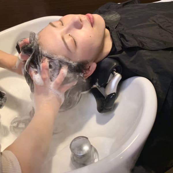 ”極上癒し“のヘッドスパ♪髪のべたつきや細毛、肩こりや目の疲れの改善◎|Overlay