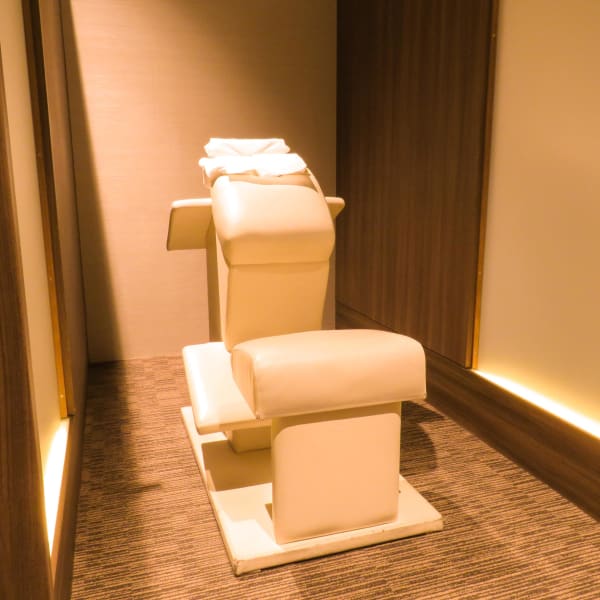 着替えなしでラクラク♪【ボディチェア】頭首・肩背中・腰・手腕 揉みほぐし/お好みの強さで刺激します◎|クイーンズウェイ 浦和コルソ