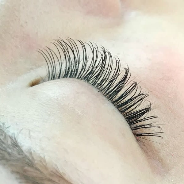 お手頃価格でいつでもキレイに♪経験豊富なアイリストが理想の目元を作り上げます!|Favori~EyelashSalon~ 熊本新市街店