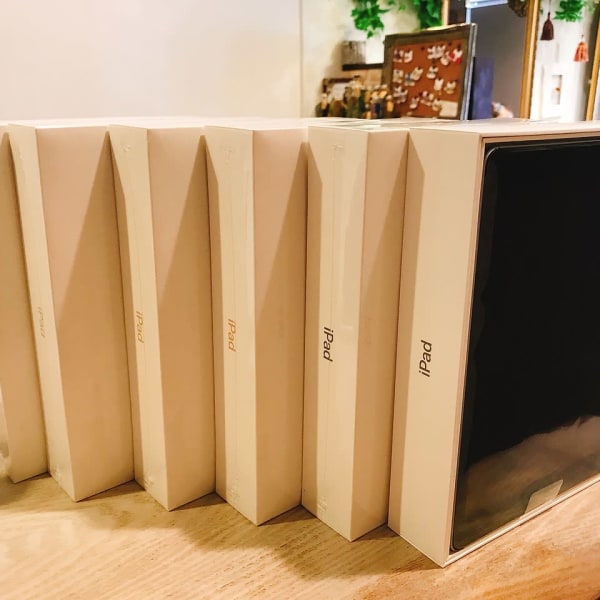 全席iPad完備♪TV,電子書籍でお好きな雑誌をご覧いただけます♪リラックスタイムをご提供いたします|hair dressing flora
