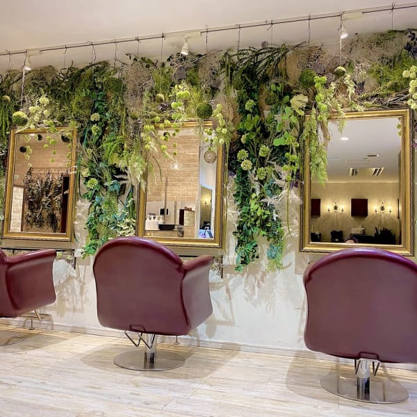 四季で変わるこだわりの内装です◎ボタニカルな内装が店内を彩ります・・・＊|hair dressing flora