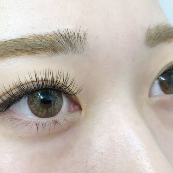 『フラットマットラッシュ』軽くて、その形状からモチ&濃さも◎ エクステ派の熱い支持を集めるMENU|ミニョン アイラッシュデザインサロン北花田店