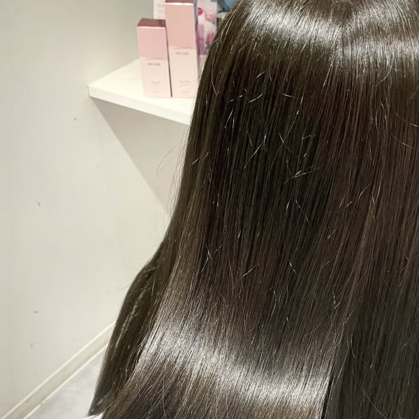 うるツヤになれる厳選トリートメントが自慢のサロン|:ideal 本町本店
