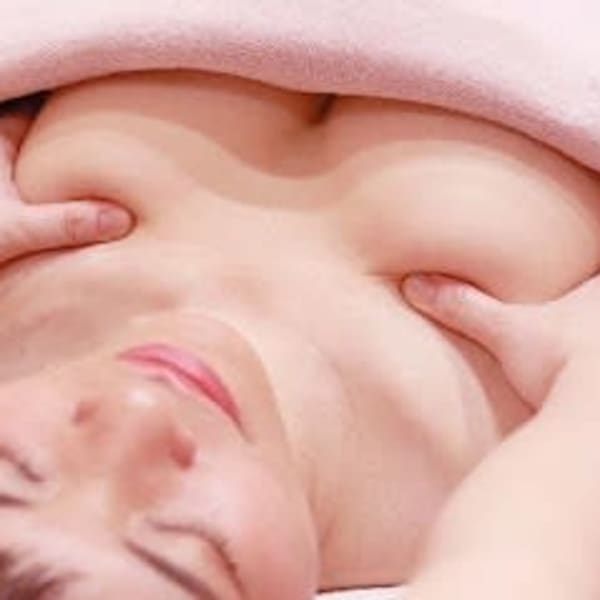 胸に膨らみが無い方必見☆光豊胸の前に【オールハンドバストアップ+Rose蒸しテント】|育乳バスト専門ラピシアローズサロンSiele シエル広島店