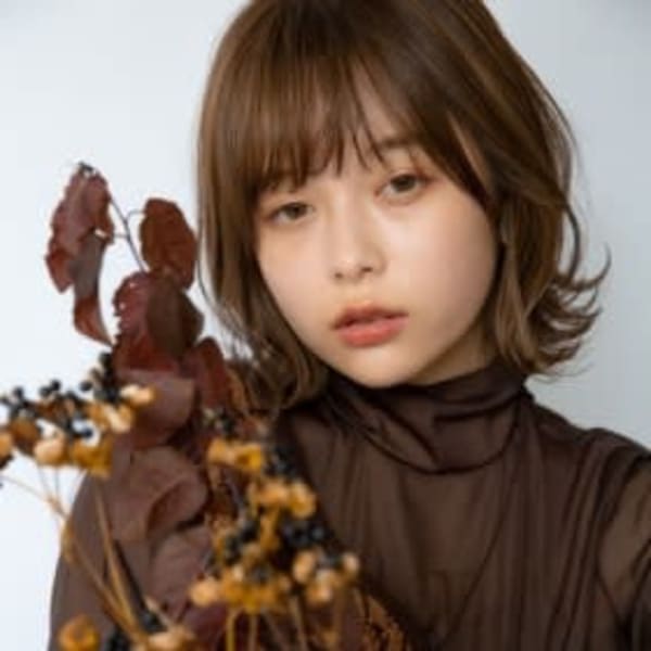 表情をさらに引き立てる、肌色・季節・雰囲気・トレンドを見極めた、オリジナルカラーがAshで見つかる!|Ash 日吉店