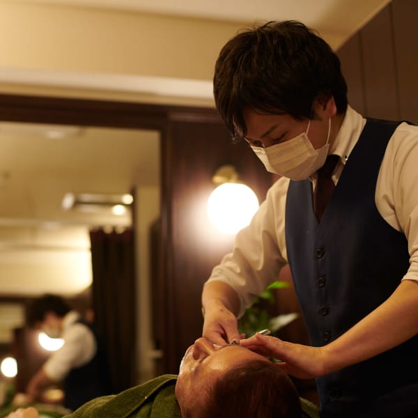 理容学校の教科書の模範となっている「バーバーの模範シェービング」を感じて頂きたい|艶出専科本店