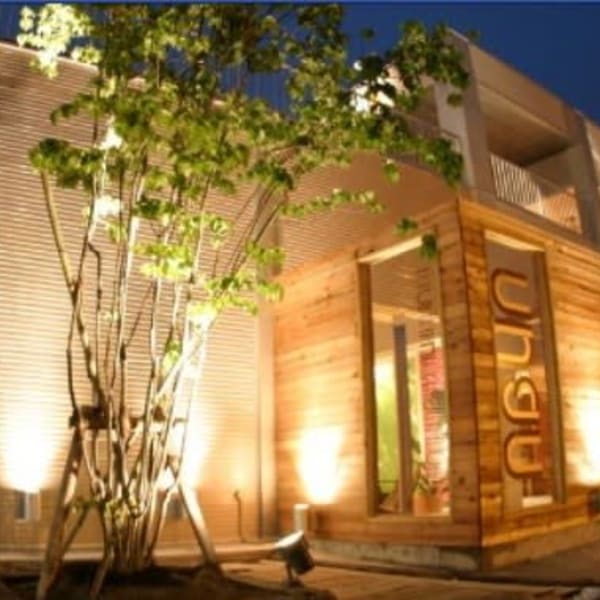 路面店でおしゃれな店内★駐車場あり♪丁寧なカウンセリングと高いカット技術で「なりたい」が叶う☆|hair lounge ungu