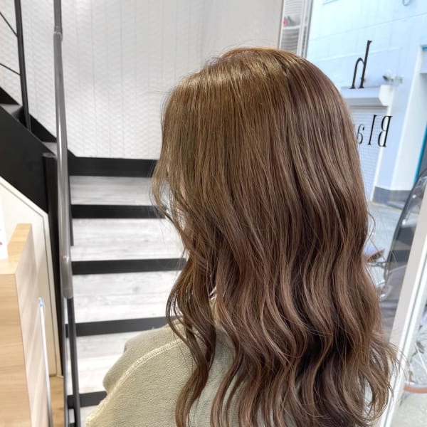 日本人特有の赤みを抑えるイルミナカラーにより圧倒的透明感とツヤを再現します!|アッシュ ブランシェ