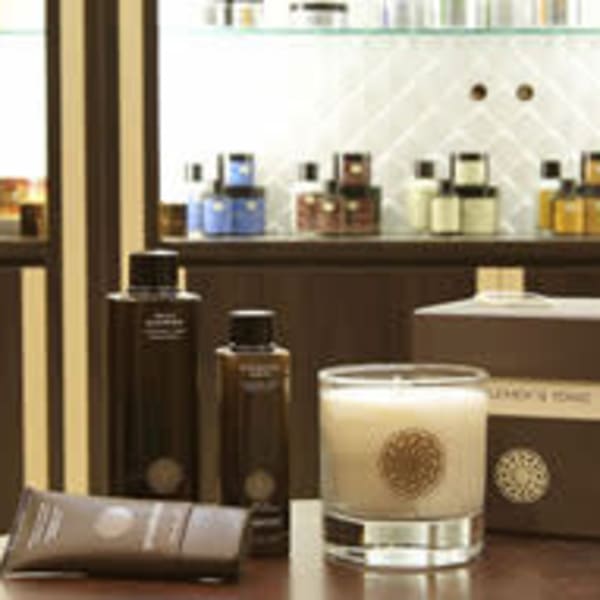 紳士のメッカ・イギリス・ロンドンから仕入れた「ジェントルマンズトニック」を贅沢に使用|ヘアサロン大野 Barbier店