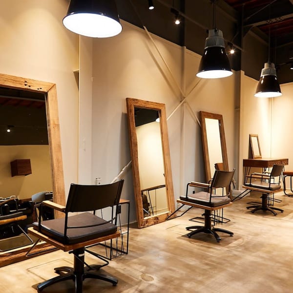 倉庫をリノベーション★開放感あるおしゃれな店内で癒しのひと時を、、|oli