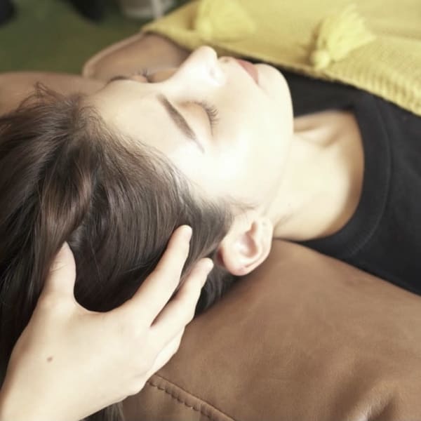 寝落ち必至のドライヘッドスパ♪豊富な技術でお悩み改善！ボディとセットでアタマもカラダも喜ぶ解放感を☆|ドライヘッドスパ&ボディケア「HITOYASUMI」