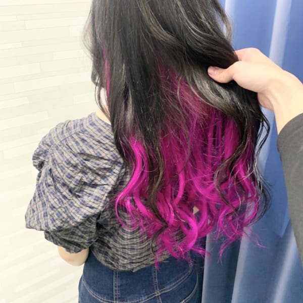 エクステで髪を痛めずハイライト・インナーカラー・グラデーションなど様々なデザインカラーが楽しめます。|Brooch