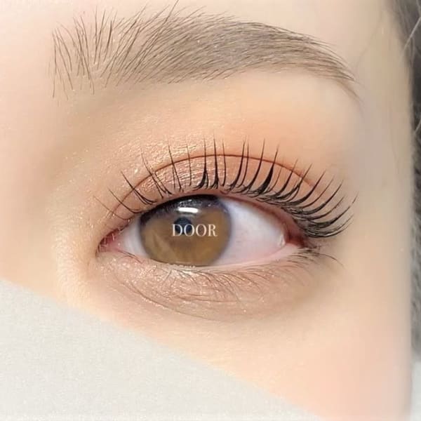 大人気のパリジェンヌラッシュ☆ビューラーいらずのすっぴん美人へ◎ナチュラルな目元で大人女性に♪|Eyelashsalon DOOR