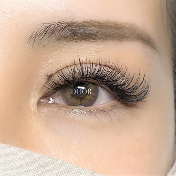 【新宿】ボリュームのある目元にしたい◎【年中無休・新宿】|Eyelashsalon DOOR