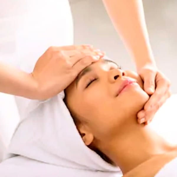 【新常識】毎日の化粧ノリが変わる♪美顔脱毛！　初回￥3000　|バスト・脱毛・マッサージ ENCHANTER