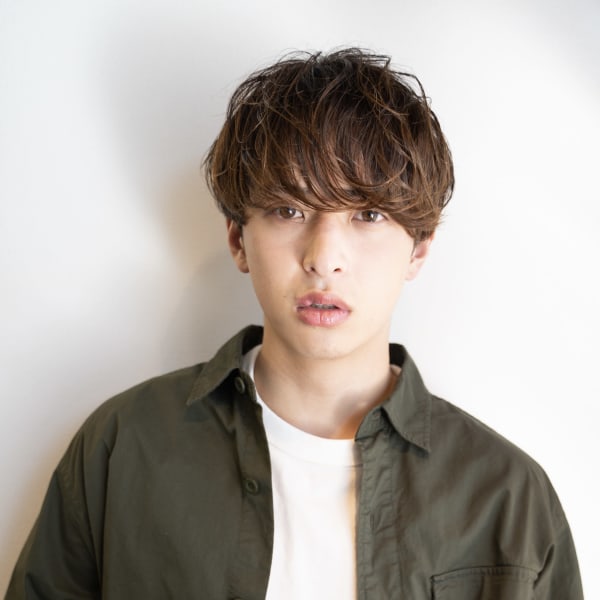 幅広いカラーを”似合わせ技術”であなた色に♪♪ふわっと仕上がるのがブラウン系カラーの魅力！！|MEN'S HAIR TOKYO 原宿