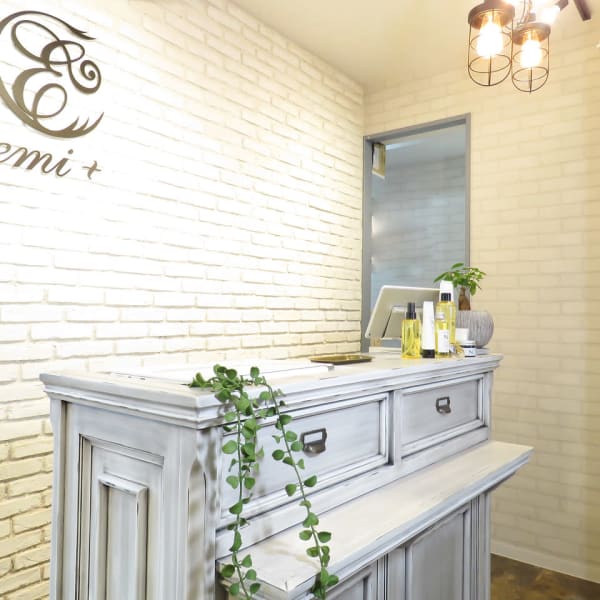 頭の疲れをほぐす♪【温感ヘッドスパ】爽快感が欲しい方、頭皮が乾燥している方にオススメ◎|emi+hair&ilash練馬