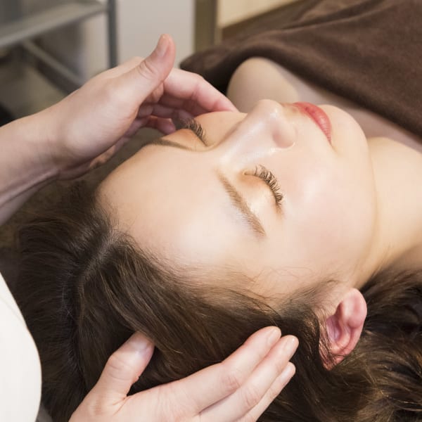 【口コミ高評価★東銀座徒歩10秒】ご褒美にもピッタリ!お顔全体をスッキリ美小顔に導く小顔造形コルギ|ハイパーナイフ・小顔コルギ BEJORA銀座本店