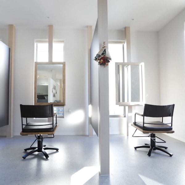 《旬デザインが人気！》インナーカラー◇イヤリングカラーなどでいつもと違う楽しみ方もおすすめ！|THEE